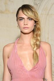 Cara Delevingne hot alla Paris Fashion Week 1