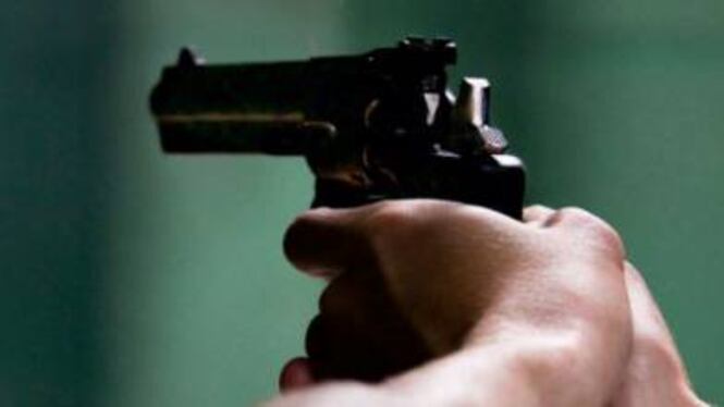 Rapinatori si fingono clienti e svaligiano una gioielleria