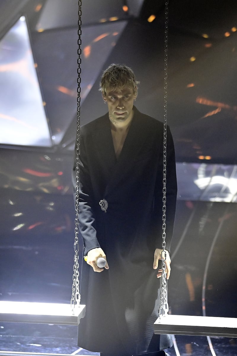 Sanremo 2024: ecco il look della finalissima del Festival di Mr.Rain 8