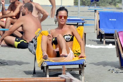 Antonella Mosetti selfie hot in bikini 17