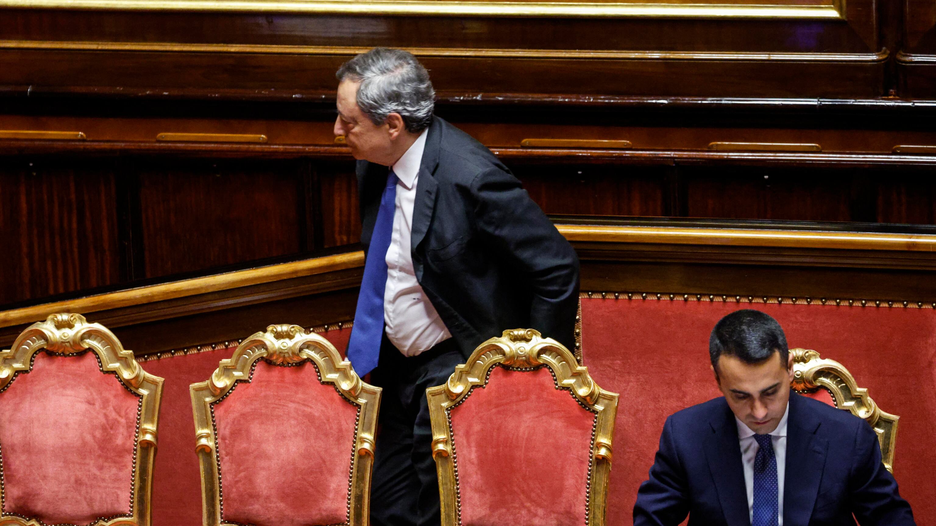 La sfida ai partiti finisce con un tonfo: il "miracolo civile" si scioglie in Aula. "Non ho mai chiesto i pieni poteri"