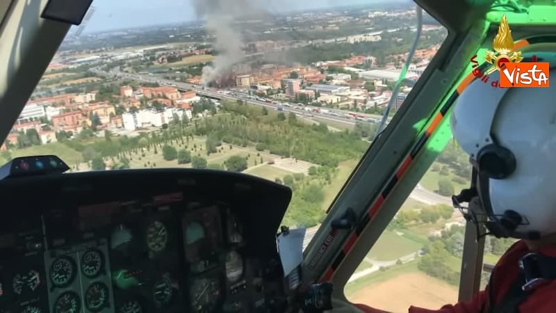 Inferno sulla A14: le foto dall'elicottero 1