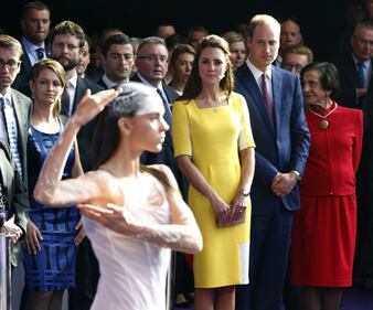 La famiglia reale arriva in Australia: per Kate il vestito è giallo canarino 1