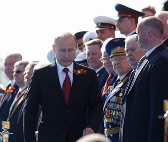 Putin alla parata col nastro degli indipendentisti 17