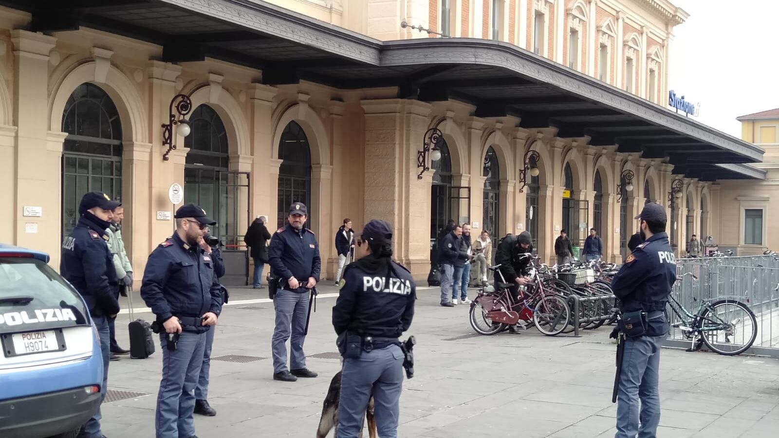 Tre furti in 24 ore nello stesso negozio: il "record" dello straniero
