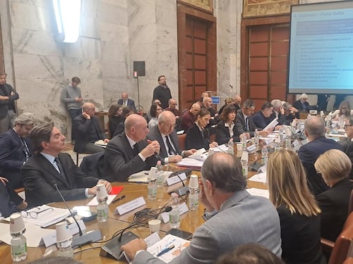 Stellantis si impegna a investire in Italia