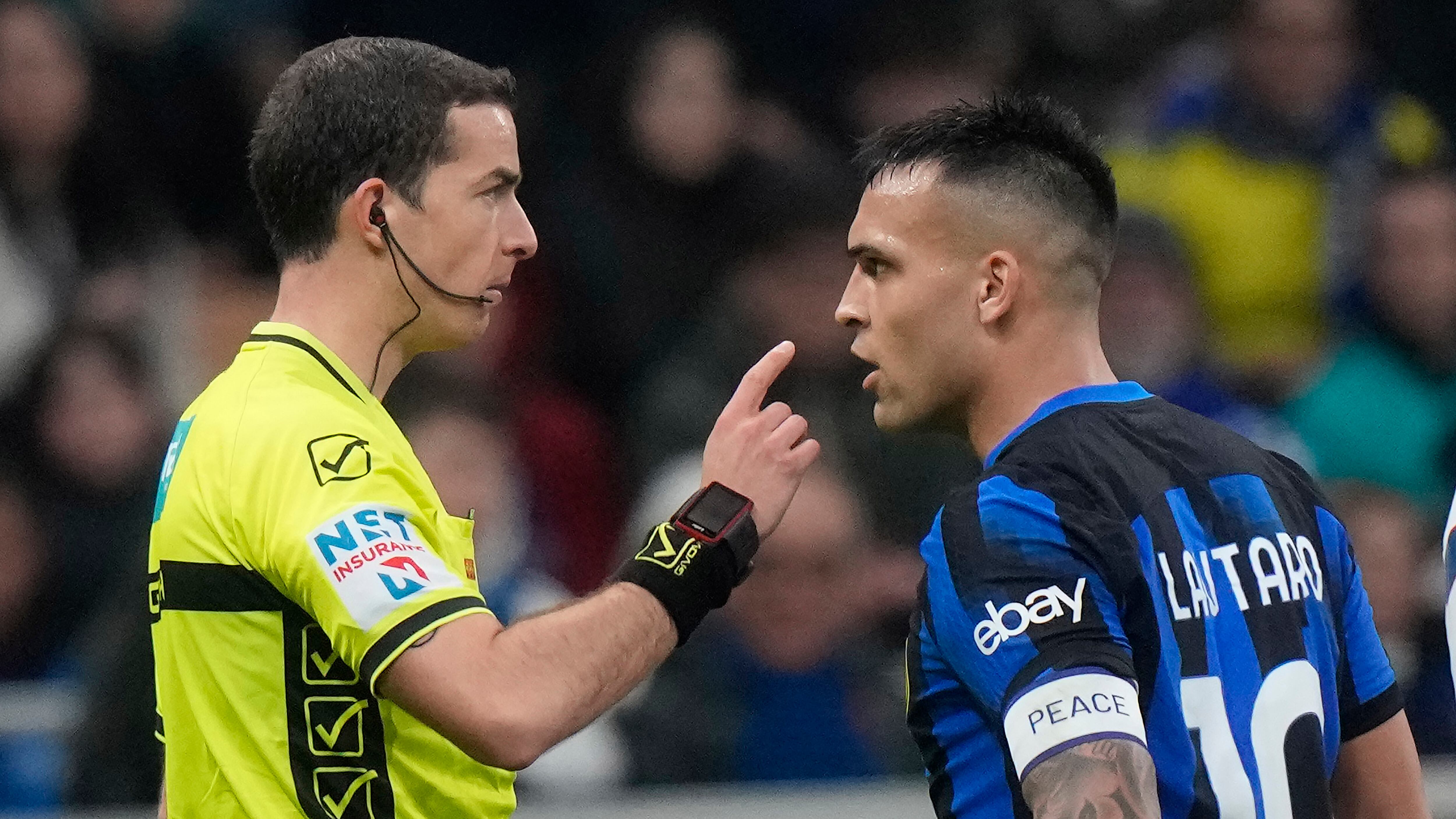 "Tre errori in uno". L'arbitro Ayroldi fermato per il rigore di Inter-Genoa