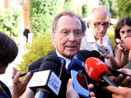 Il rischio bancario al Forum. Il messaggio di Intesa a Mps