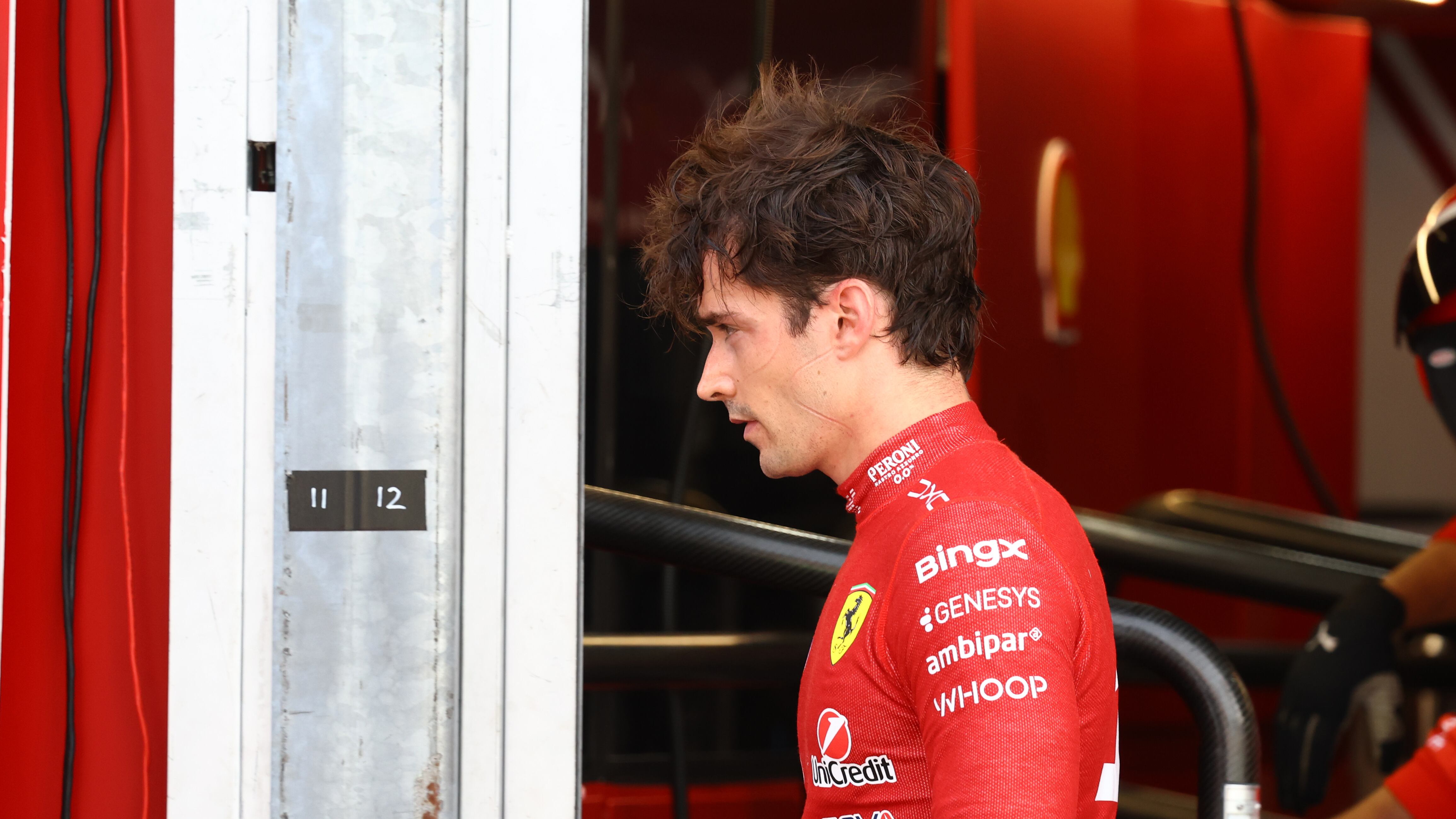 Furia Leclerc con la Ferrari dopo lo schianto in pista: "Fo***ti freni, non mi prenderò la colpa di questo incidente"