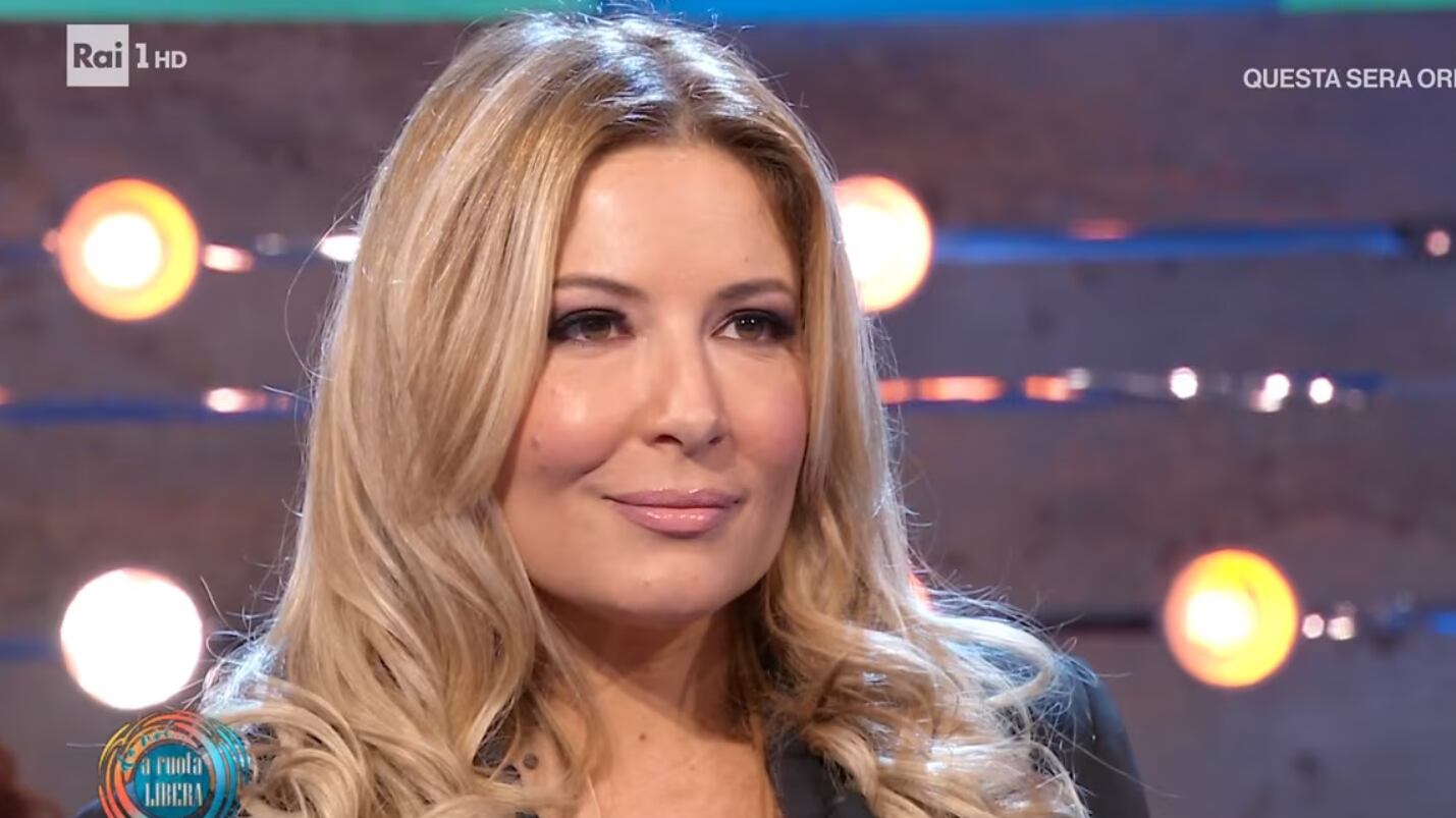 "Farabutti o cretini? La usano contro di me". Lucarelli perde le staffe e lascia X