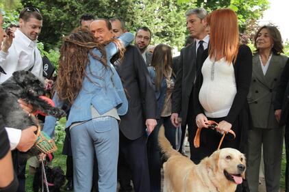 Berlusconi e gli amici degli animali di Forza Italia 5