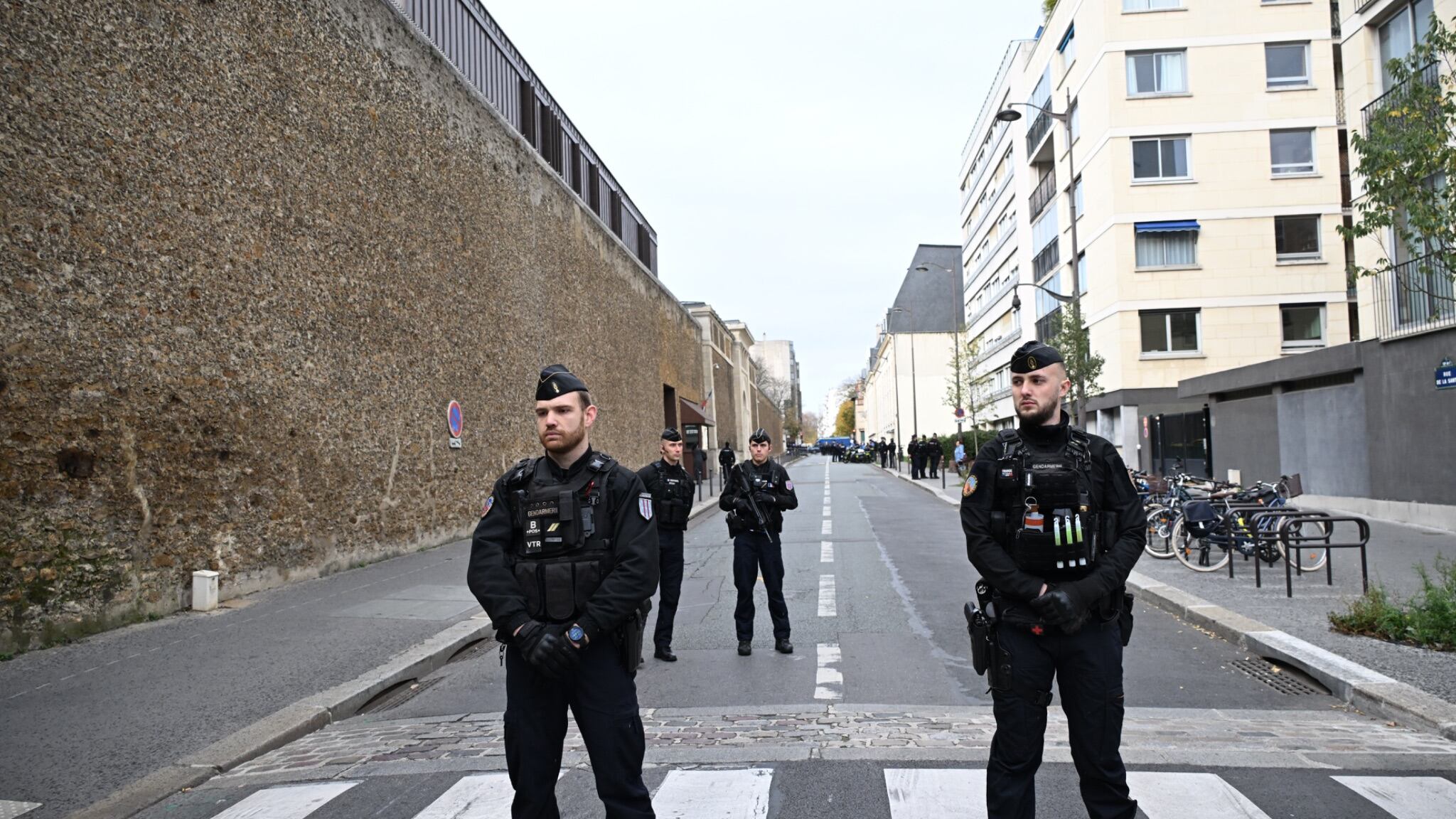Terrorismo, tunisino organizzava un attentato jihadista al Louvre o contro la comunità ebraica: arrestato