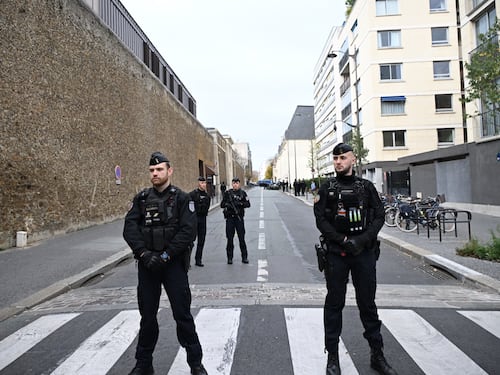 Terrorismo, tunisino organizzava un attentato jihadista al Louvre o contro la comunità ebraica: arrestato