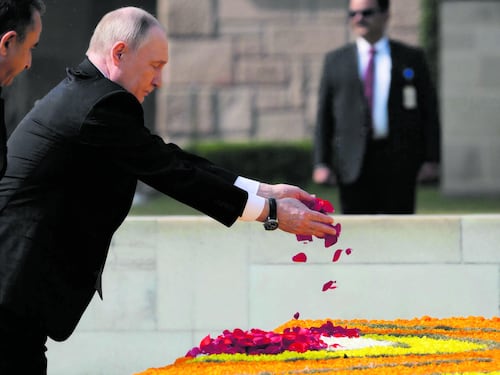 Mahatma Putin: gas e propaganda. Asset russi, pressing Usa sull'Ue