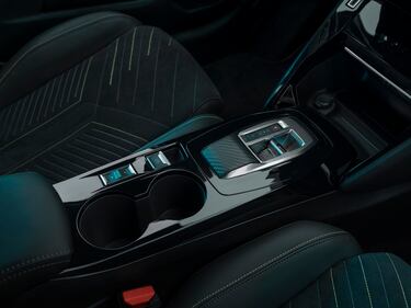 Nuova Peugeot 208 restyling, guarda la gallery  11