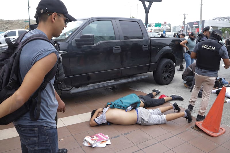 Ecuador, scontri e saccheggi: decretato lo stato d'emergenza 4