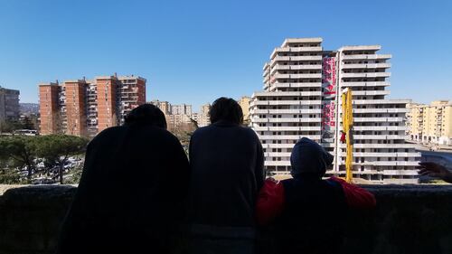 Scampia, al via l'abbattimento della vela verde 7