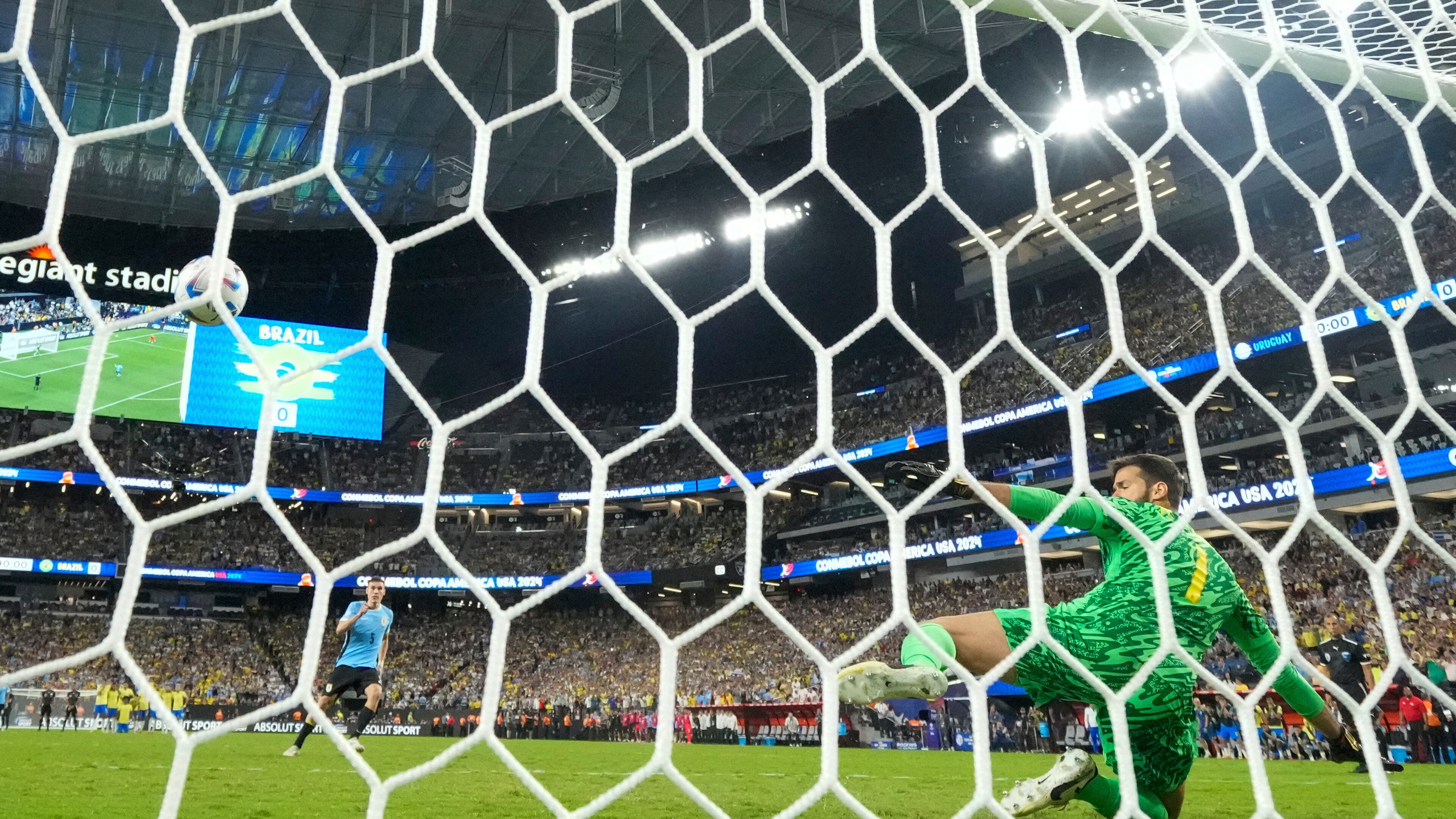 Il Brasile affonda ai rigori contro l’Uruguay in dieci ed è eliminato dalla Copa America