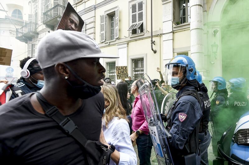 Torino, antagonisti in piazza per Floyd 6