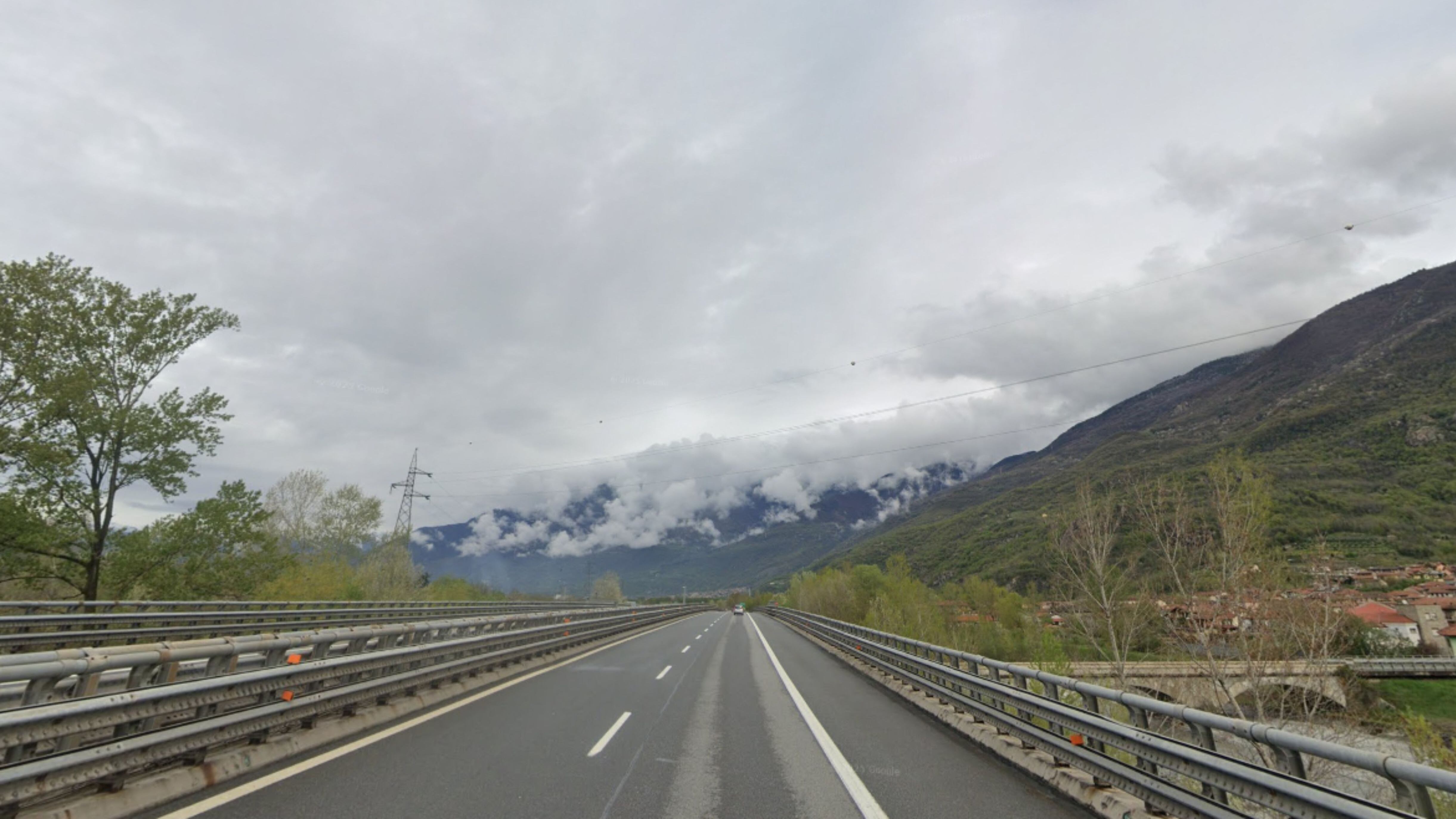 Incidente sulla Torino-Bardonecchia, un'altra auto viaggia contromano: un morto e 3 feriti