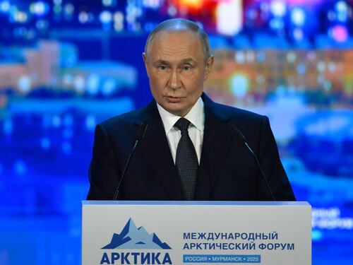 Putin: "Sulla Groenlandia Trump fa sul serio" e avverte: "Manderemo truppe nell'Artico"