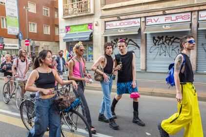 In strada a Milano per il Pride ma con poche mascherine 6