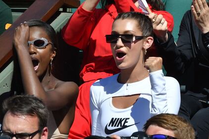 Bella Hadid sexy: la maglia mostra tutto 11
