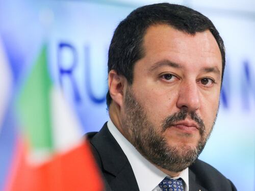 Salvini a Theresa May: "Più dura nelle trattative con l'Ue"