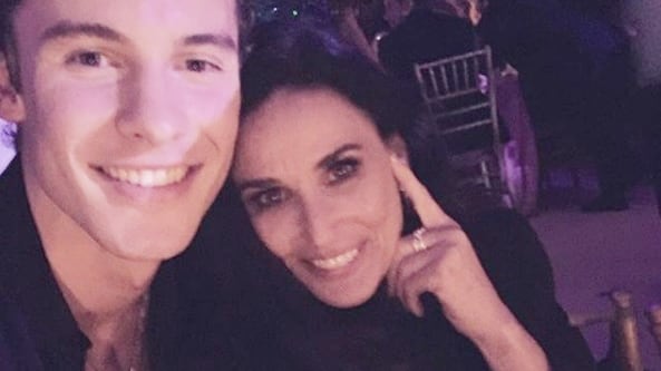 Demi Moore posta una foto con Shawn Mendes e la figlia ironizza