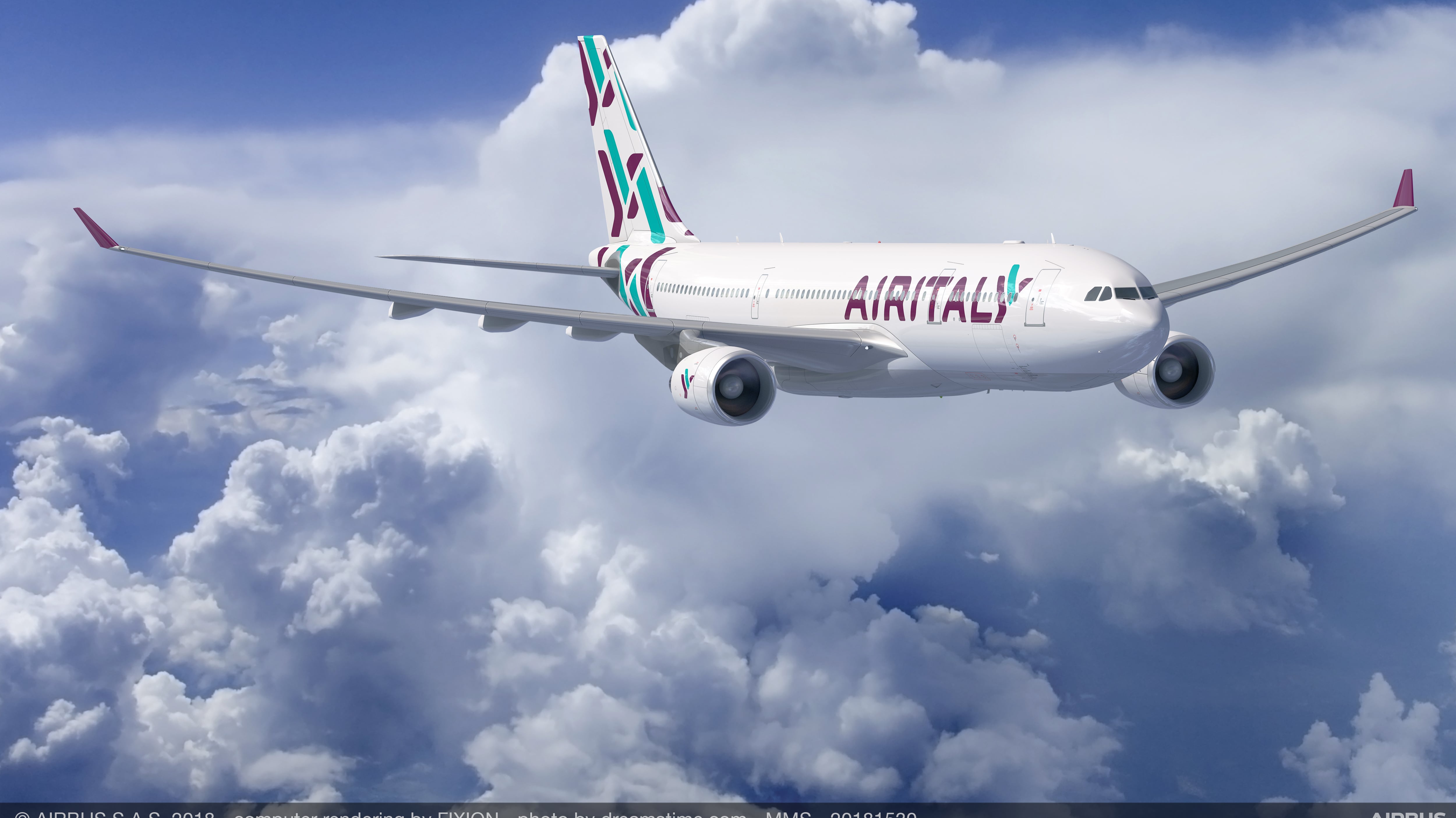 Passeggero insulta e aggredisce gli altri viaggiatori, aereo inverte la rotta