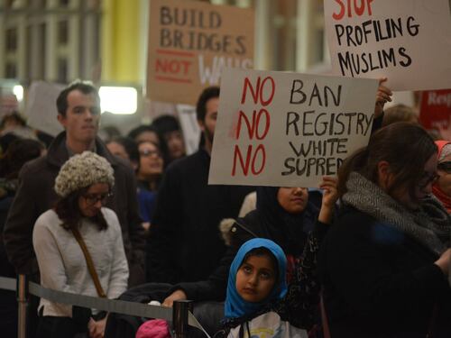 Usa, Trump sfida la sentenza. "Caccia" ai migranti irregolari