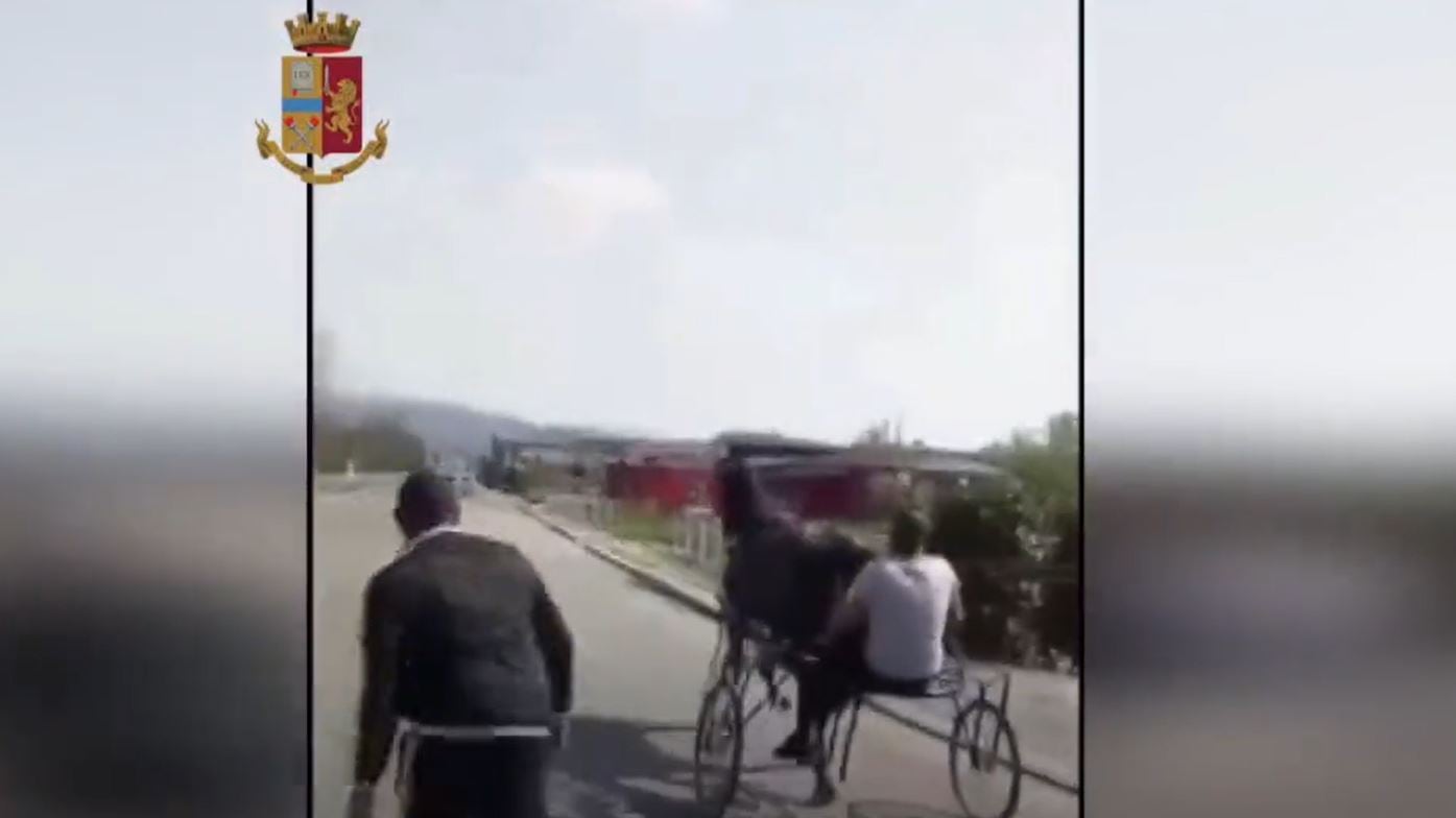 Corse clandestine, estorsione, spaccio: gli affari sporchi della banda rom