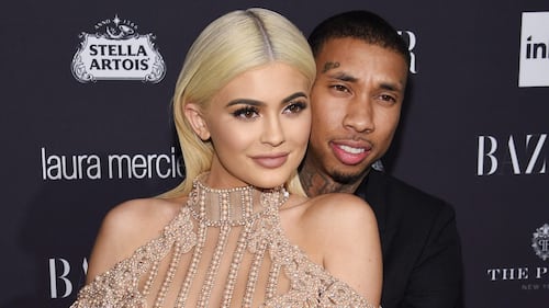Kylie Jenner hot in bikini con le amiche 23