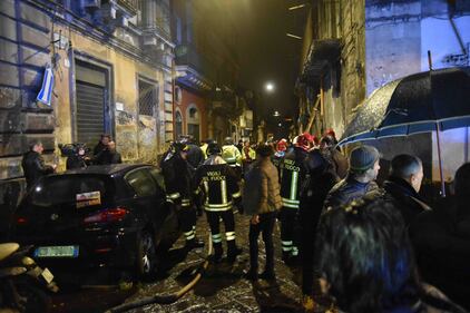 Catania, i soccorsi dopo l'esplosione della palazzina 4