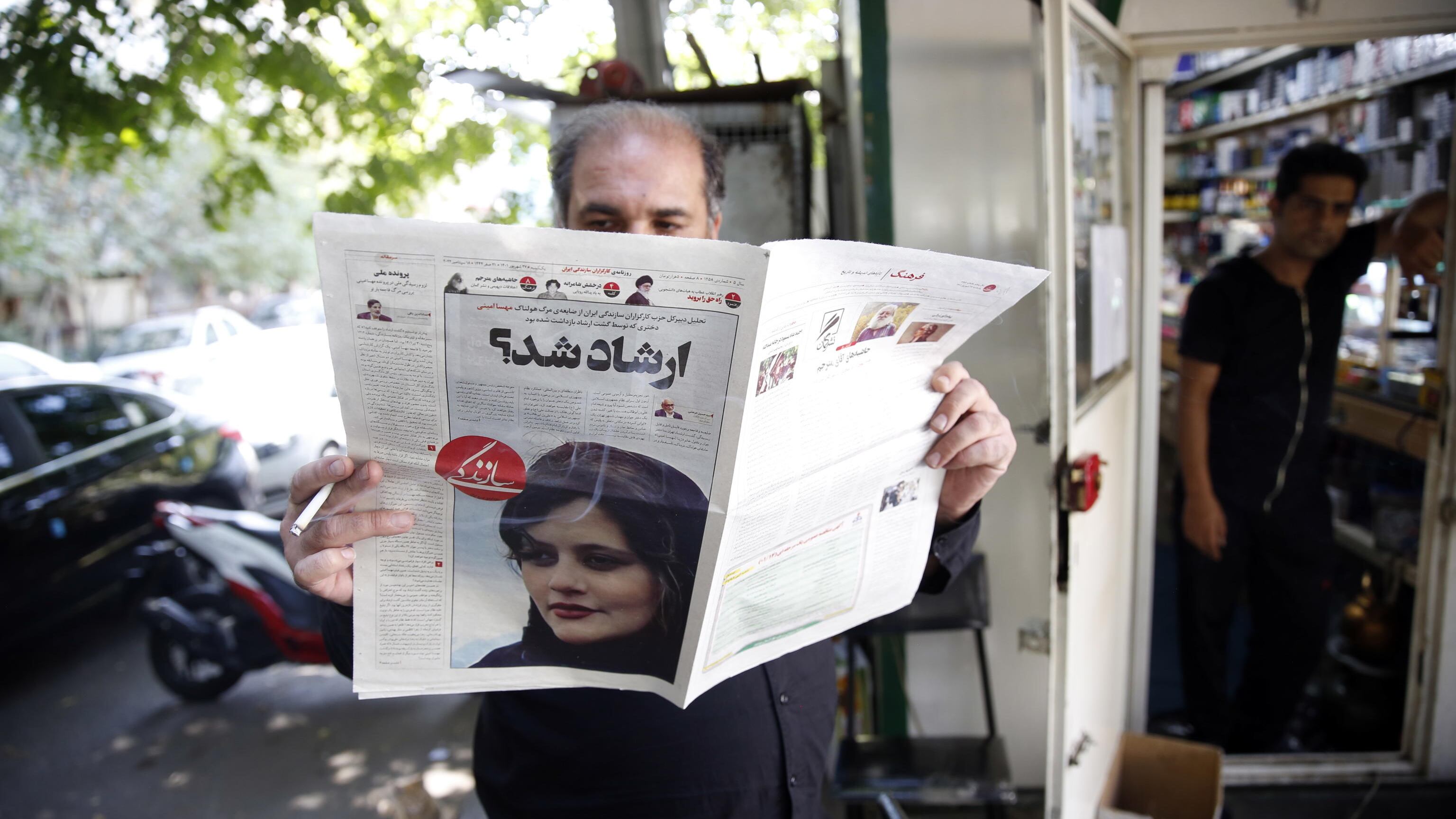 Mahsa uccisa un anno fa. Gli iraniani senza fede ma il regime è più forte dei sogni di democrazia