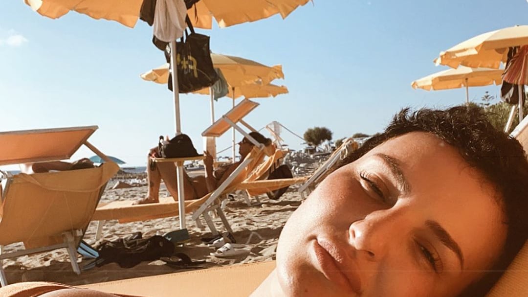 Arisa in bikini mostra le sue forme (morbide)