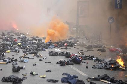 I black bloc si cambiano d'abito e fuggono 7