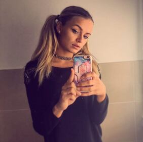 Mercedesz Henger rimpiange l'estate in bikini 15