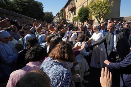 Papa Leone XIV arriva a Castel Gandolfo 1