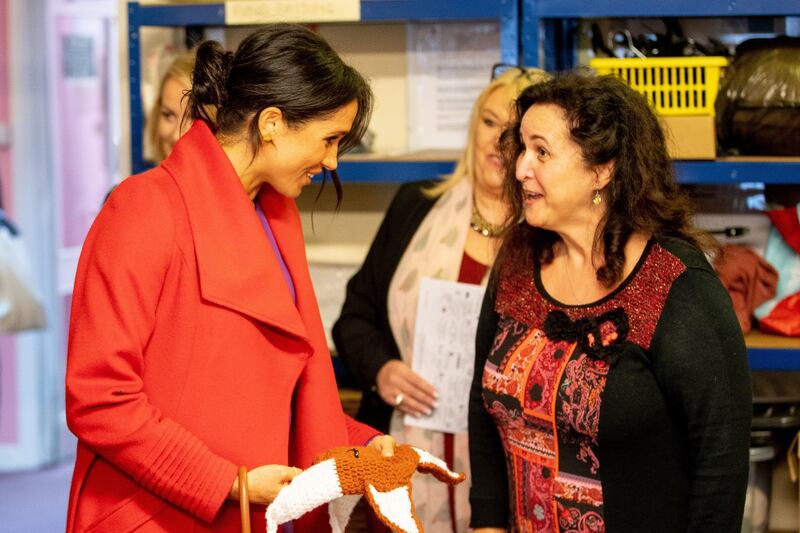 Meghan Markle in rosso per un poeta: foto 5