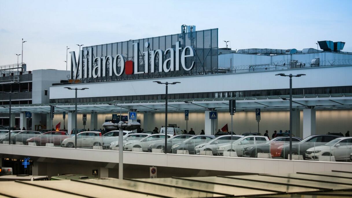 Linate, scavalca la recinzione e fa irruzione in pista. "Aveva documenti tunisini"