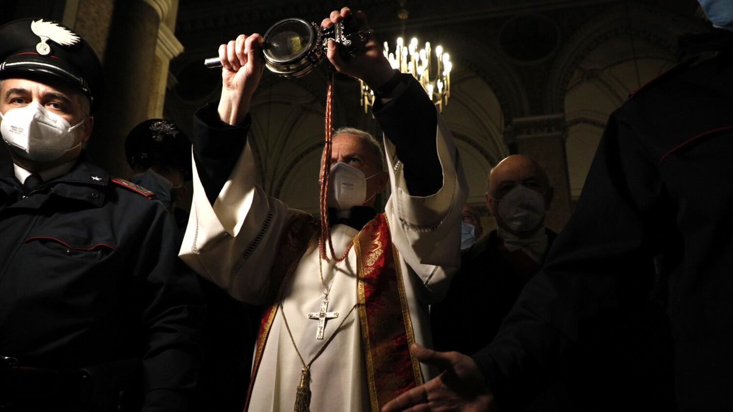 San Gennaro "gela" Napoli. Il sangue non si scioglie
