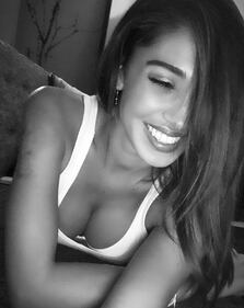 Belen Rodriguez sexy sulla spiaggia 5