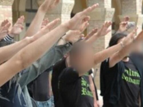 Fanno saluto romano, studenti liceali puniti: lezione sulla Resistenza