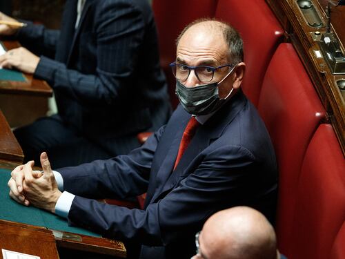 Il Pd resta orfano e guarda a Draghi. Il sospetto dei dem: "Asse Letta-Conte per andare al voto"