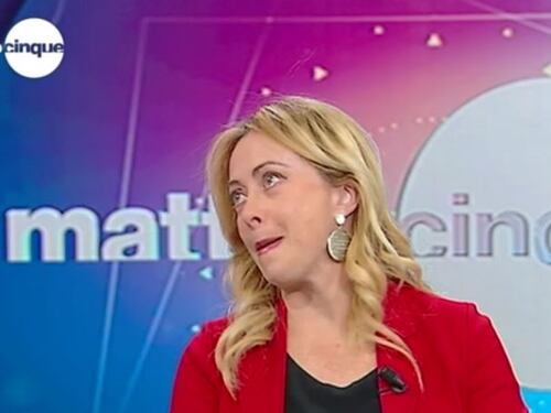 La Meloni si commuove in tv: "Vedo poco la mia bambina"