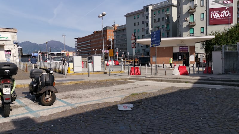 Napoli, il parcheggio dove è stata violentata l'infermiera 5