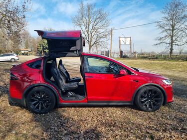 Tesla Model X Plaid, un’astronave da oltre 1.000 CV: guarda le foto 22