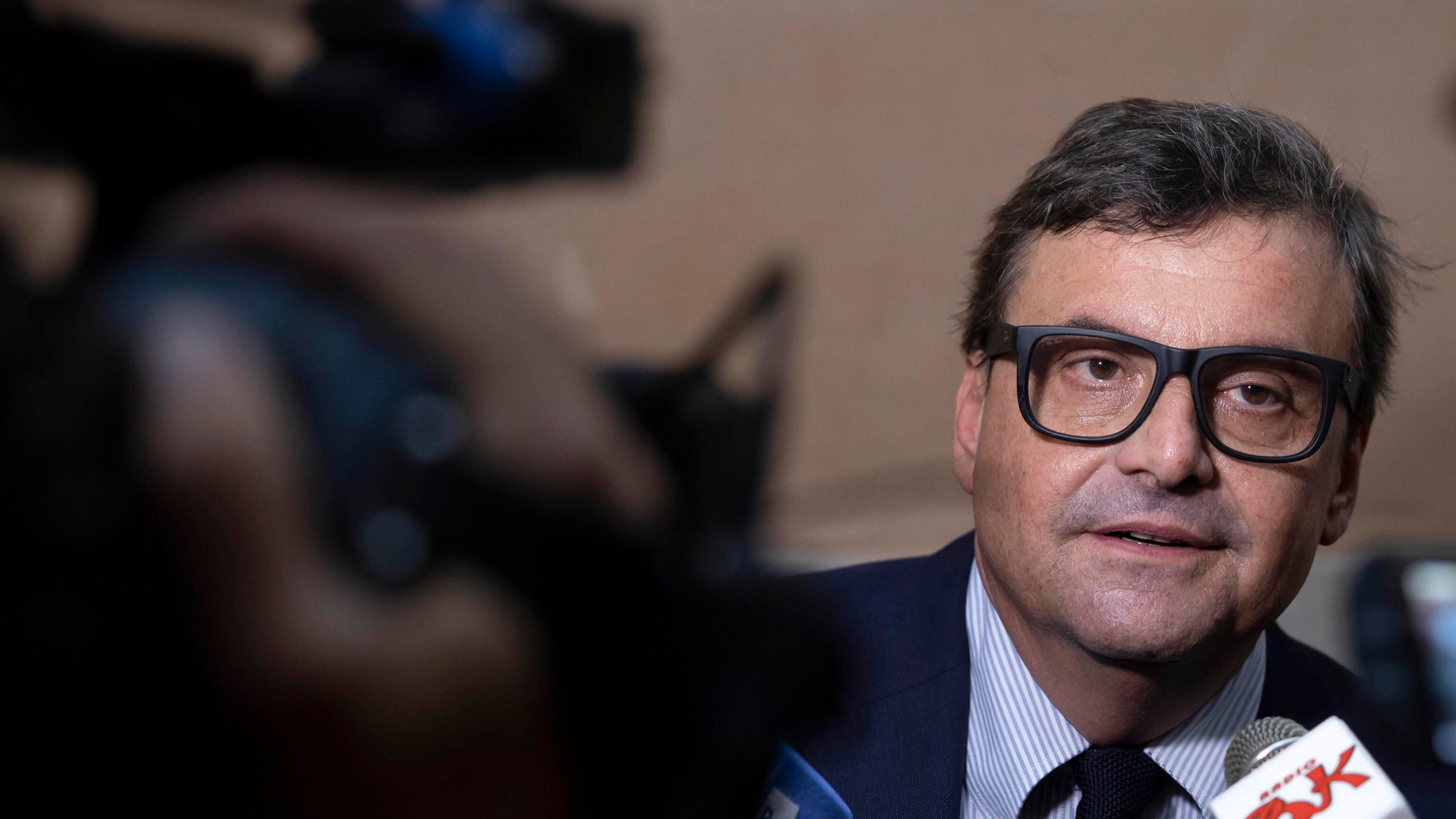 "Esclusi dagli elettori", "E voi dal governo". Nervi tesi tra Pd e Terzo Polo