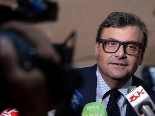 "Esclusi dagli elettori", "E voi dal governo". Nervi tesi tra Pd e Terzo Polo
